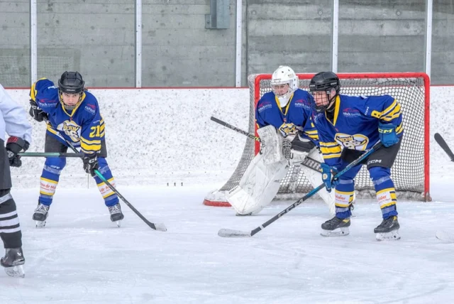 UNSERE U17 IN AKTION

Am Heimspiel gegen EHC Adelboden.
(Fotos: Matthias Bill)